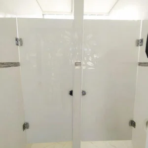 divisórias e portas de vidro